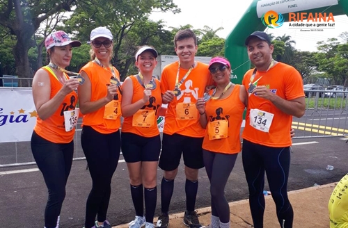 CORREDORES REPRESENTAM RIFAINA EM CORRIDA DE RUA DE UBERABA